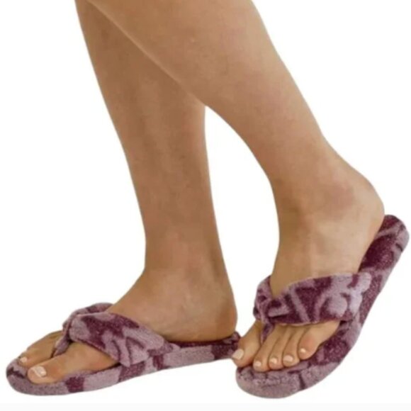 Small (5-6) - VERA BRADLEY - Soft Slippers Plum Burgundy Fleece Flip Flop NEW - Picture 1 of 3